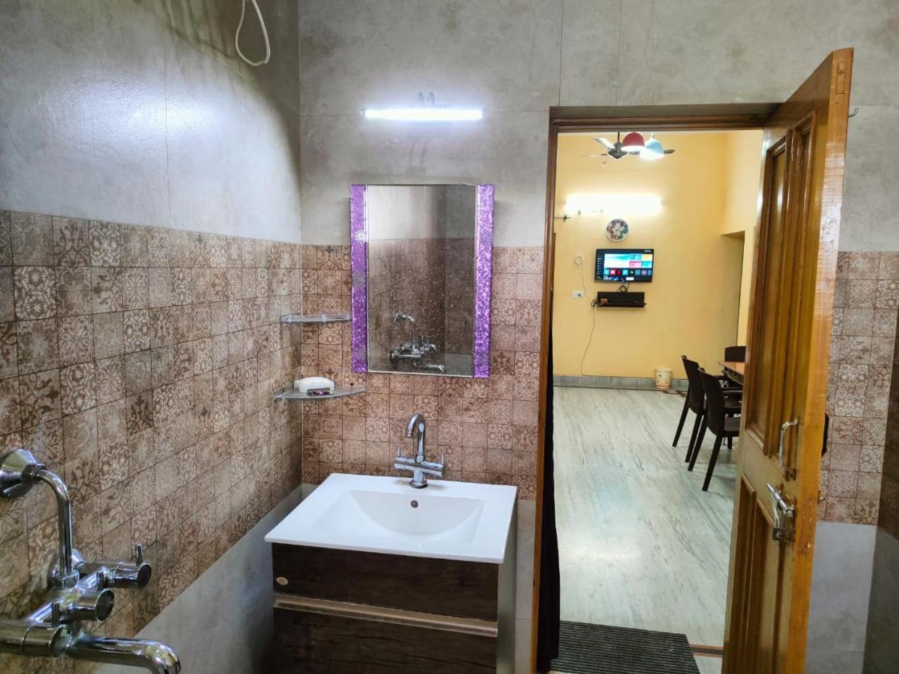 Nature View Homestay Dehradun Phòng bức ảnh